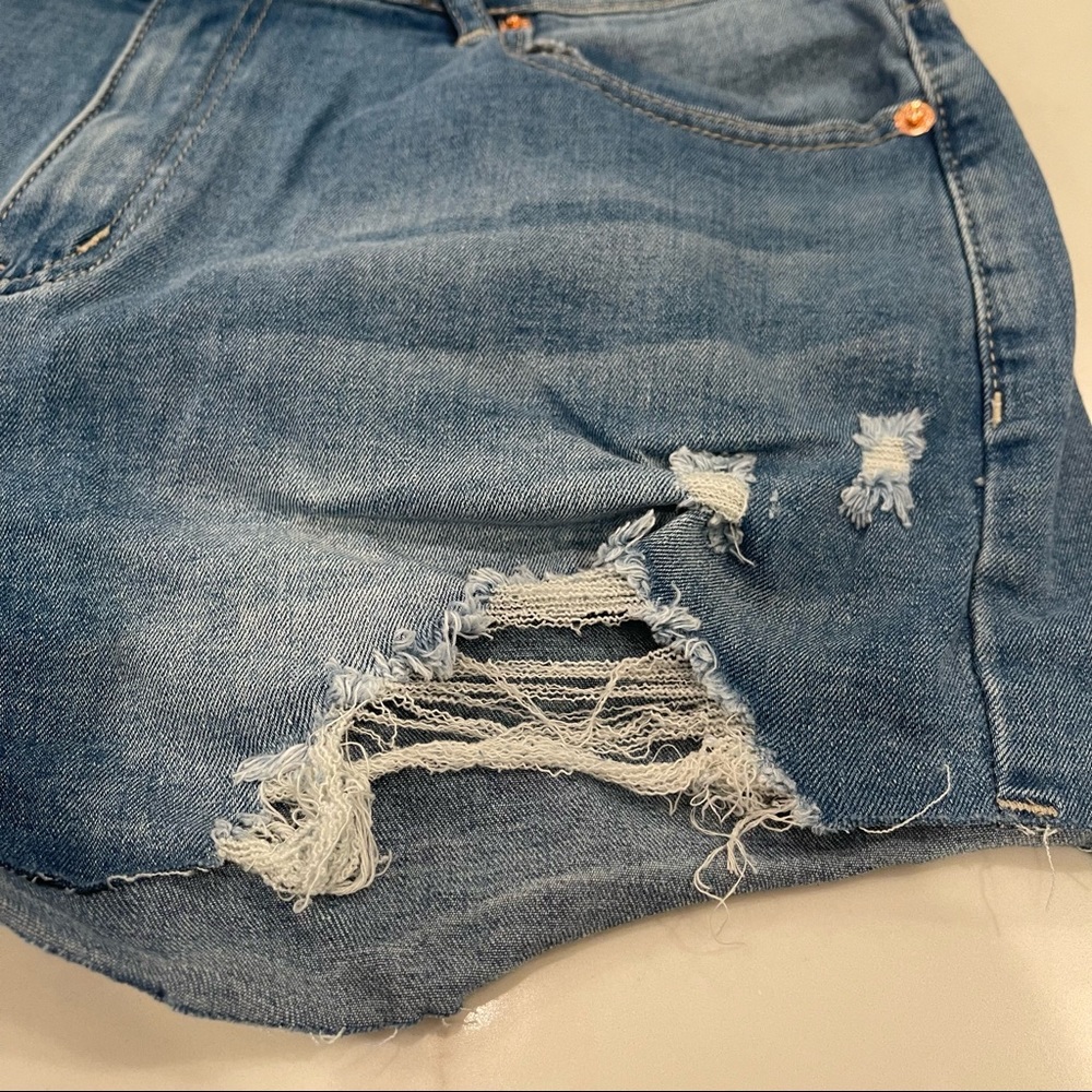 Amazon distressed cut off Jean shorts - Picture 4 of 13